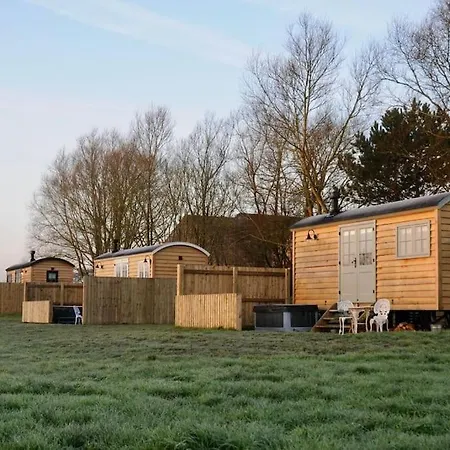 Cherry Blossom Hut * Bristol