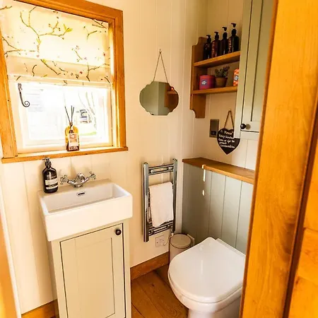 Cherry Blossom Hut Apartman *