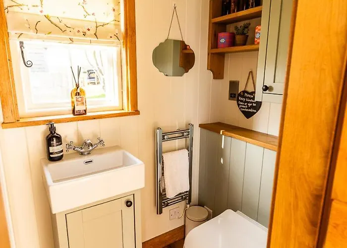 Cherry Blossom Hut Apartment *