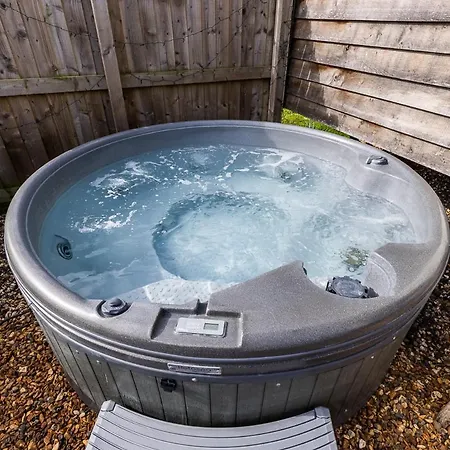 Cherry Blossom Hut Apartment *